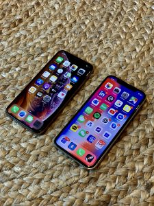 iphone xs and iPhone 11 side by side
