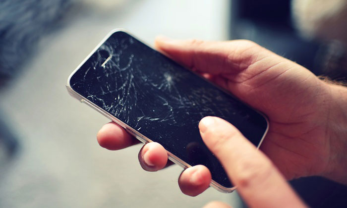 cracked iphone screen repairs
